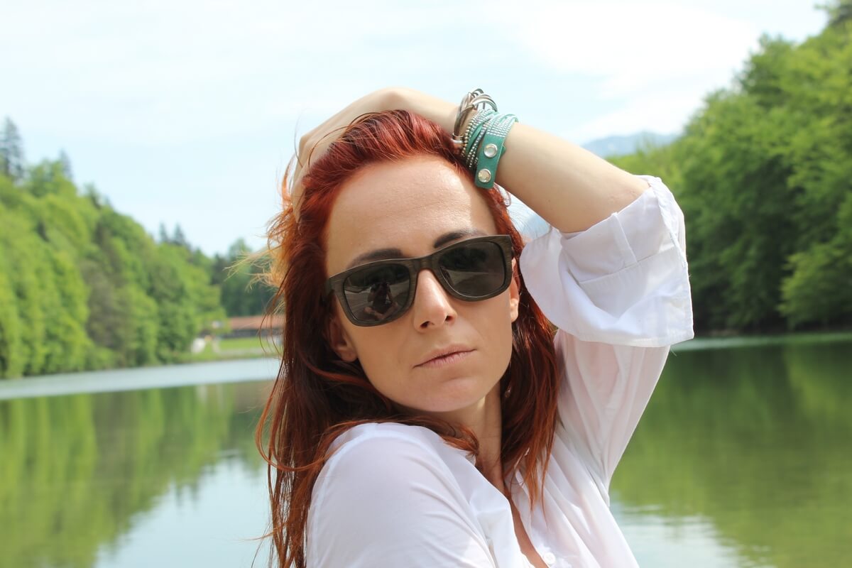 liko black holzsonnenbrille holzbrille damen herren aus Bambus Model Eva böhler 2