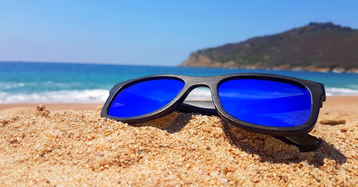Schwarz lackierte Bambus Sonnenbrille | Blau verspiegelt | WOODEN SHADE Sunglasses