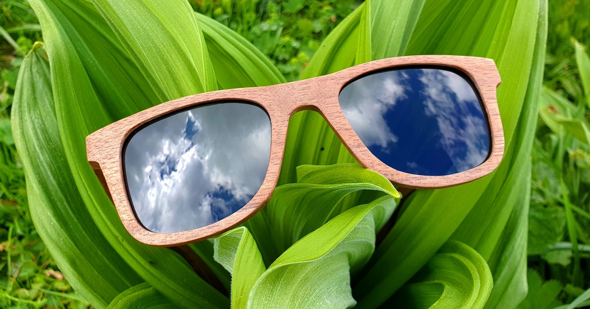 Walnuss Holz Sonnenbrille Liko Slim für Damen & Herren - Größe Medium - Schwarz verspiegelt