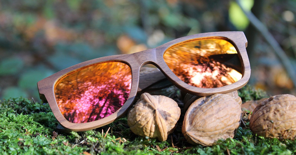 Walnut Wood Sunglasses | Red mirror lenses | men & women > WOODEN SHADE®