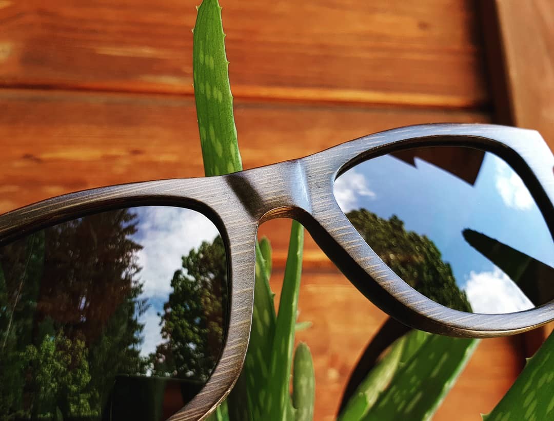 Dunkle Bambus Sonnenbrille | LIKO | Schwarze Gläser | Größe: Medium - SIZE: M